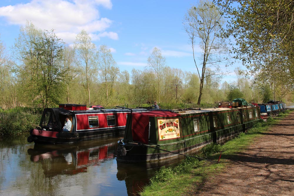 canal boat trips from hungerford