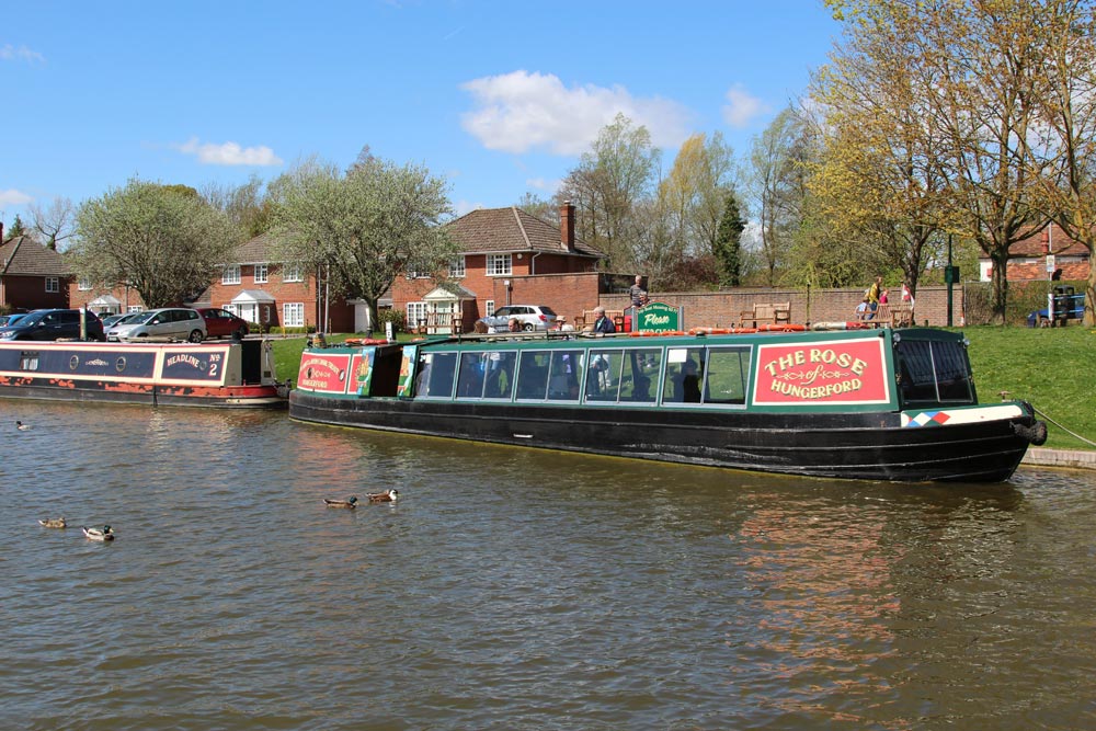 canal boat trips from hungerford