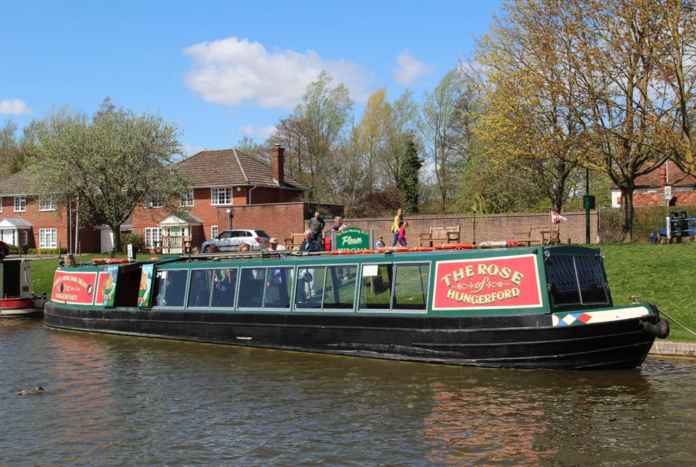 canal boat trips from hungerford