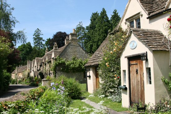 Archway Cottage And Mews Cottages Castle Combe Beautiful