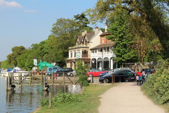 walton on thames travel clinic